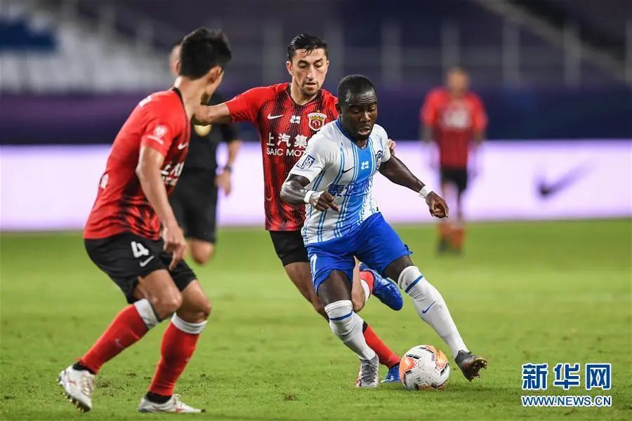 博彩平台排名-包含重庆当代力帆逼平天津泰达，争夺欧战资格的词条